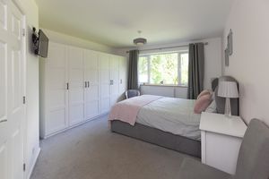 Lindfield_Main Bedroom - click for photo gallery